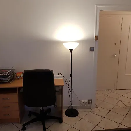 Jolie Au Coeur De Hotel *